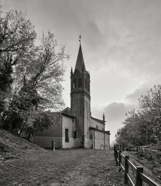 Church Wood Balck White Dark Mood — стоковое фото