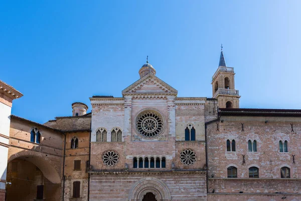 FOLIGNO, İtalya - 8 Ağustos 2017 - Foligno, Umbria 'daki Cattedrale di San Feliciano, Orta İtalya.