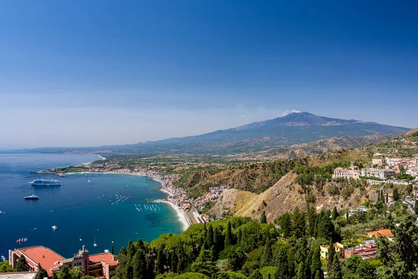 Baía Taormina Dia Verão Com Vulcão Etna Fundo Visto Teatro — Fotografia de Stock