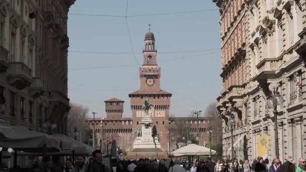 Turistas Pasean Por Dante Milán Castillo Sforza Fondo — Vídeos de Stock