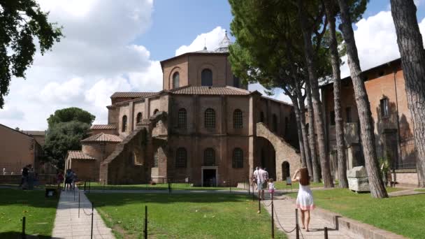 Ravena Italia 2018 Agosto Los Turistas Visitan Basílica San Vitale — Vídeos de Stock