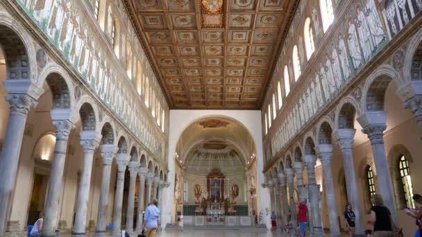 Ravena Italia 2018 Agosto Los Turistas Visitan Basílica Sant Apollinare — Vídeo de stock