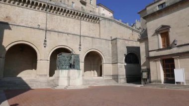 SAN MARINO, SAN MARINO REPUBLIC - 6 AĞUSTOS 2018: San Marino Piazza Sant 'Agata' nın bir yaz günü görüntüsü