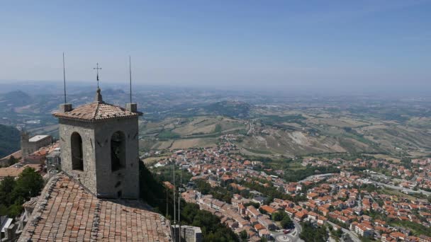 Blick Auf San Marino Vom Ersten Guaita Turm Einem Sommertag — Stockvideo
