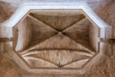 Serranos Kulesi 'nin çapraz mahzeninin ayrıntıları.