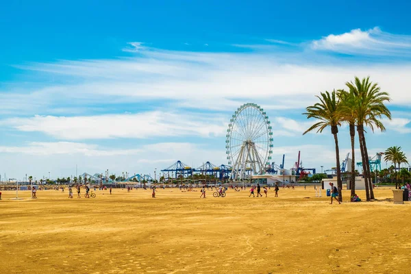 Toeristen Lokale Bevolking Gaan Naar Het Strand Met Het Reuzenrad — Stockfoto