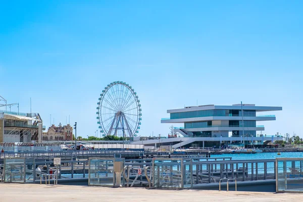 Ferris Wiel Moderne Gebouwen Omgeving Van Marina Valencia Spanje — Stockfoto