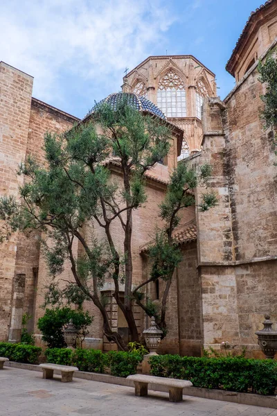 Toeristen Wandelen Voor Het Valencia Water Court — Stockfoto