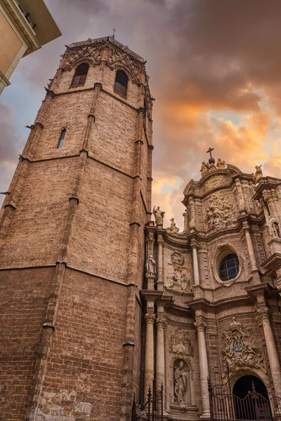 ミカレ Micalet バレンシア大聖堂の鐘楼と呼ばれ バレンシア市の主要なシンボルの1つです 名前は鐘の音が小さくなります ストック画像