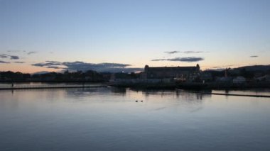 Günbatımında Oslo 'nun doğusundaki BjArvika bölgesinden panoramik manzara, Norveç
