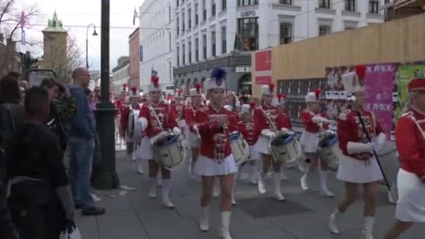 노르웨이 오슬로의 거리를 행진하는 — 비디오