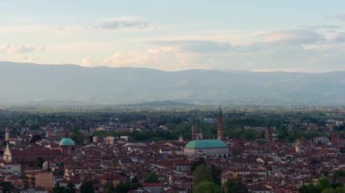 Vicenza Panoraması batan güneşten gelen ışık oyunlarıyla, zaman ayarlı