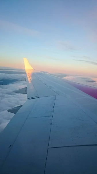 Left Wing Flying Plane Window Clouds Vertical Frame — Stock Photo, Image