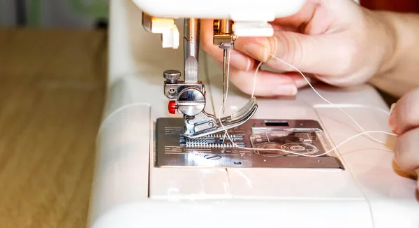 Woman Hand Inserts Thread Needle Sewing Machine Close Selective Shot — Stock Photo, Image