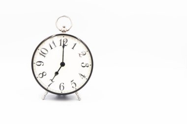 Klasik Alarm saati beyaz arkaplanda izole edildi