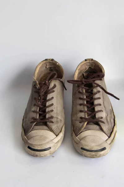 白色背景的运动鞋 用于户外活动的鞋类 用笔尖工具剪断路径 — 图库照片