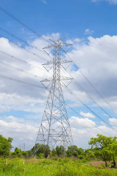 Zaterdag Hoogspanning Hoogspanning Elektriciteit Poles Sky Achtergrond — Stockfoto