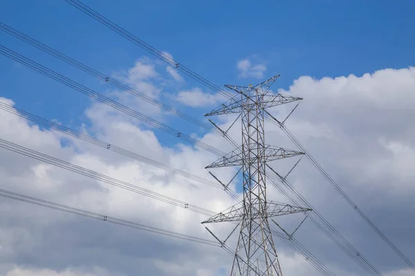 Zaterdag Hoogspanning Hoogspanning Elektriciteit Poles Sky Achtergrond — Stockfoto