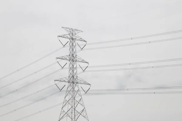 Субота Високовольтні Високовольтні Електричні Полюси — стокове фото
