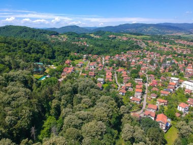 İnsansız hava aracı Sırbistan 'daki Banja Koviljaca' ya bakıyor