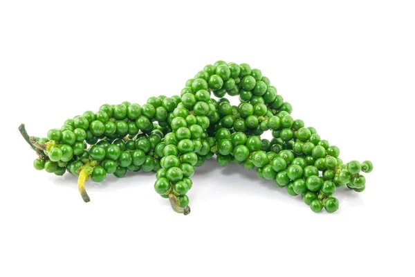 Verse Groene Peperkorrels Geïsoleerd Witte Achtergrond Met Knippad — Stockfoto