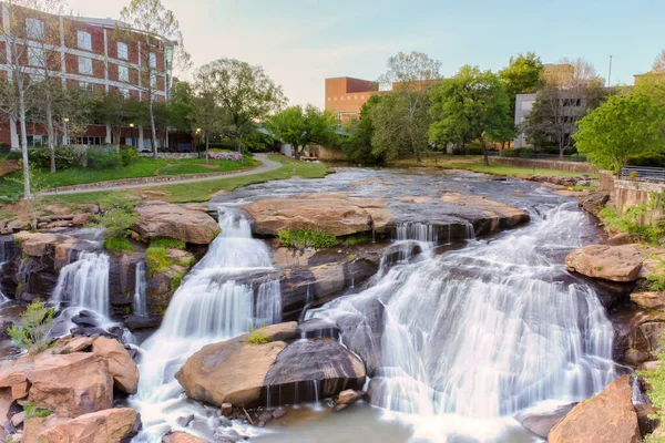 Kilátás Greenville Belvárosi Vízesésre Falls Parkban Függőhídról Gyönyörű Erőteljes Nagyon — Stock Fotó