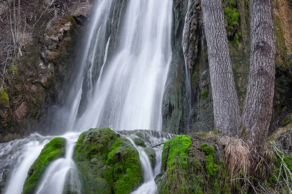 Vista Cercana Larga Exposición Una Cascada Iluminada Por Sol Con — Foto de Stock