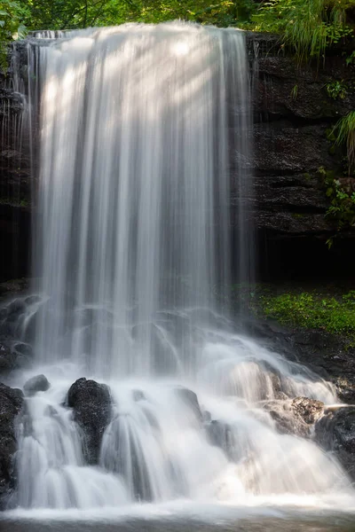 Frontaal Uitzicht Skok Waterval Oude Berg Buurt Van Dorp Senokos — Stockfoto