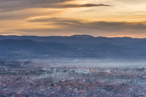 Csodálatos Kék Óra Felett Pirot Városkép Világít Város Fényei Ködös — Stock Fotó