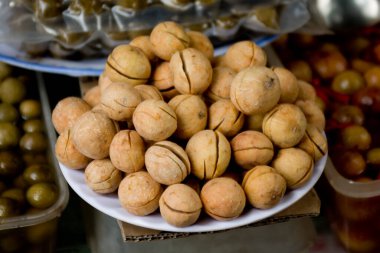 Dracontomelon egzotik Vietnam meyvesi Qu su, Ha Noi, Vietnam.