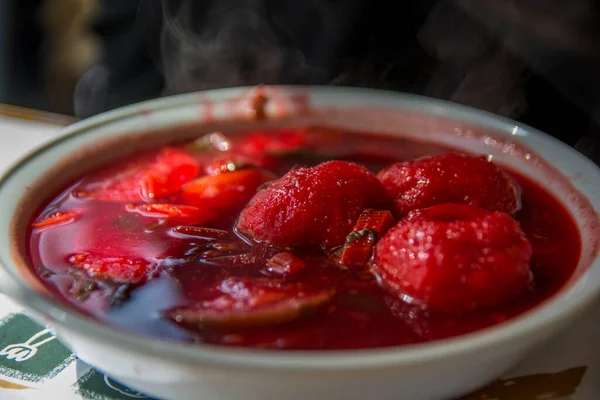 Traditional hot red beet Kubbe soup, a famous middle eastern dumplings soup dish, served in a bowl. Jerusalem, Israel. — Stock Image Traditional Hot Red Beet Kubbe Soup Famous Middle Eastern Dumplings Stock Picture