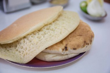 Lahoh, Yemen, Somali ve Cibuti 'den gelen süngerimsi krep gibi bir ekmek.