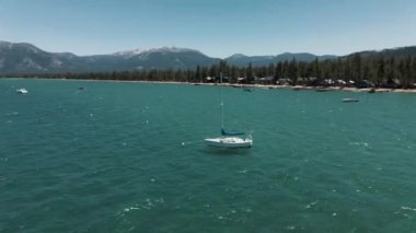 4K Tahoe Gölü yatı.