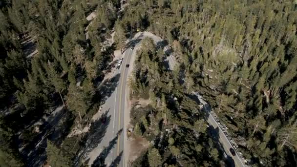 Imágenes de carretera de montaña de 4K Emerald Bay Road — Vídeos de Stock