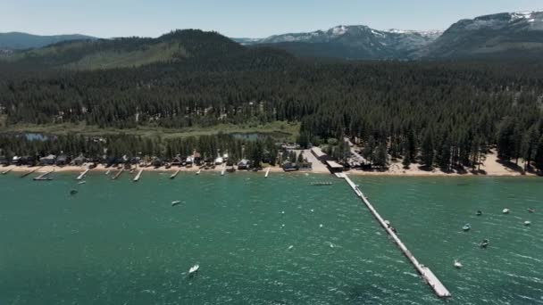 4K Tahoe Gölü, Pope Sahili dağ manzaralı. — Stok video
