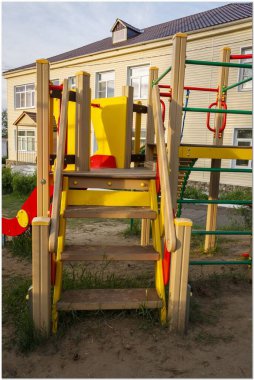 çocuk kompleksi, merdivenler, kayma, tırmanma duvarı, İsveç duvarı