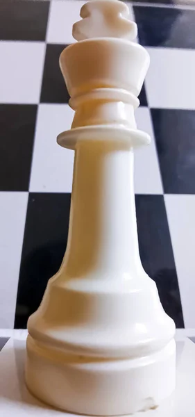 Satranç kralı tahtada güzel bir görüntü.