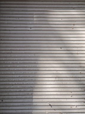 Metal kapaklı, güneş ışığı ve gölgeli. Yüksek kalite fotoğraf