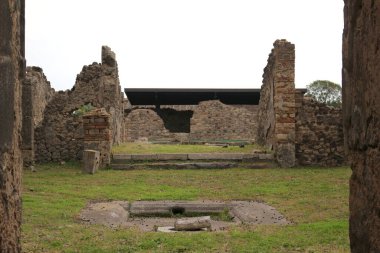 Pompei, scavi della citt ricoperta di lava nell 'eruzione del 79 d.C. Gli scavi hanno riportato alla luce intere abitazioni con suppellettili ancora intatte e splendidi affreschi