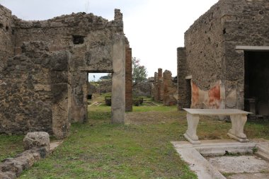 Pompei, scavi della citt ricoperta di lava nell 'eruzione del 79 d.C. Gli scavi hanno riportato alla luce intere abitazioni con suppellettili ancora intatte e splendidi affreschi