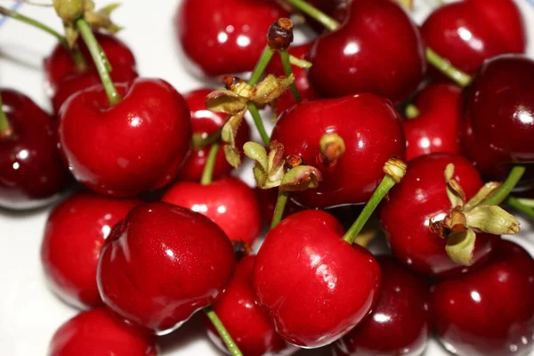 Kırmızı kirazlar, yaklaşın