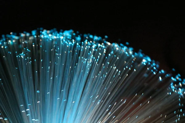 Fiber optik lamba müstehcen ışıklandırma efektleri üretir