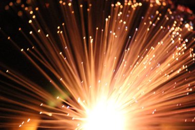 Fiber optik lamba müstehcen ışıklandırma efektleri üretir