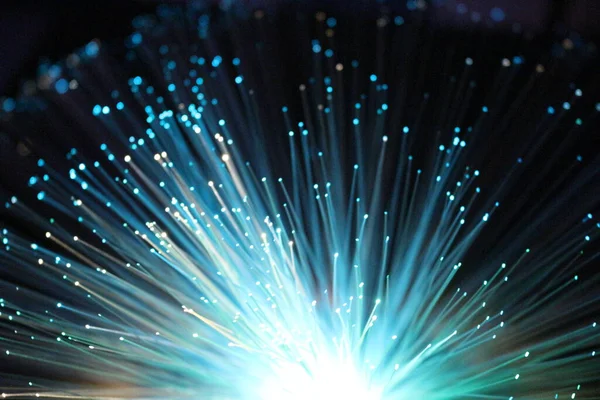 Fiber optik lamba müstehcen ışıklandırma efektleri üretir