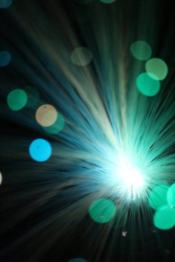 Fiber optik lamba müstehcen ışıklandırma efektleri üretir