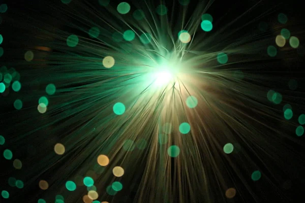 Fiber optik lamba müstehcen ışıklandırma efektleri üretir