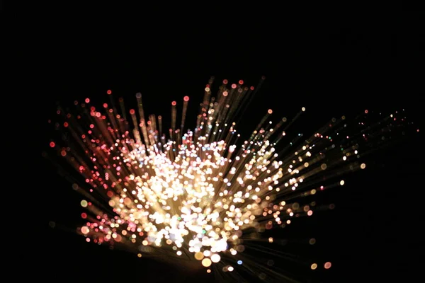 Fiber optik lamba müstehcen ışıklandırma efektleri üretir