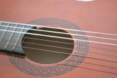Klasická kytara, zblízka kytara, detailní záběr na detaily
