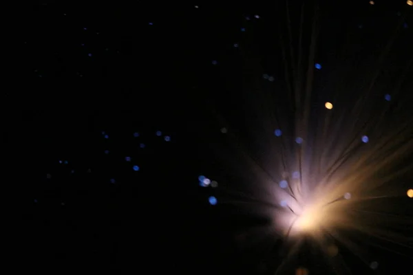 Fiber optik lamba müstehcen ışıklandırma efektleri üretir