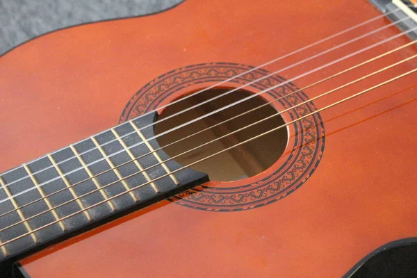 Klasik gitar, gitara yakın çekim, detaylara yakın çekim
